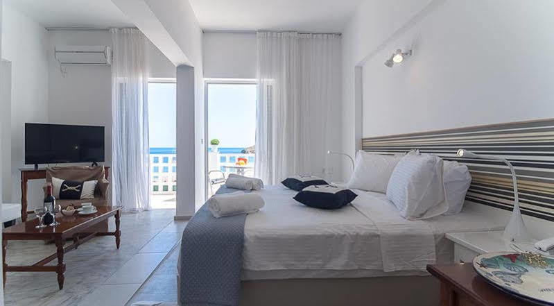 Paradiso Resort Agia Marina  Екстериор снимка